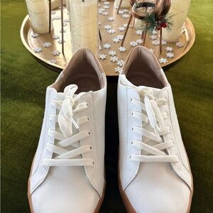 NWOT: Naturalizer White and Tan Sneakers 10W